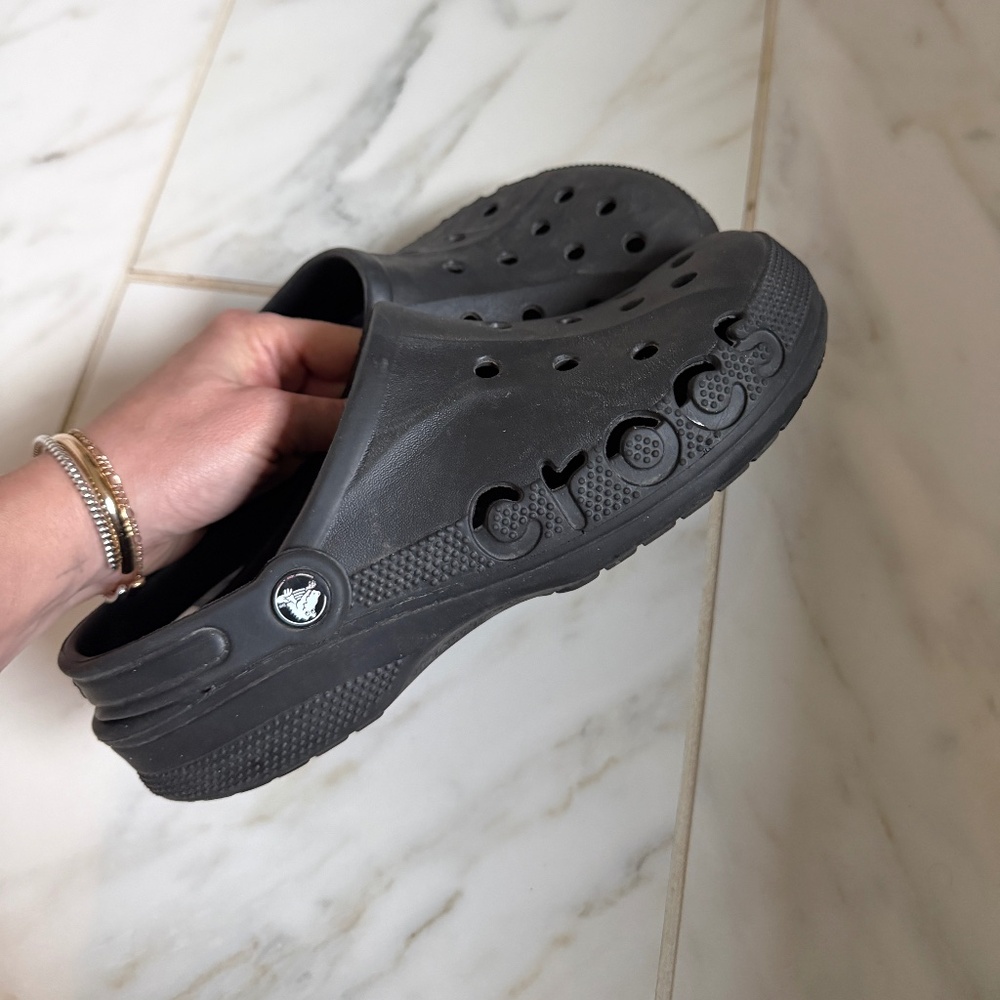 Crocs-Men's 8, Women's 10